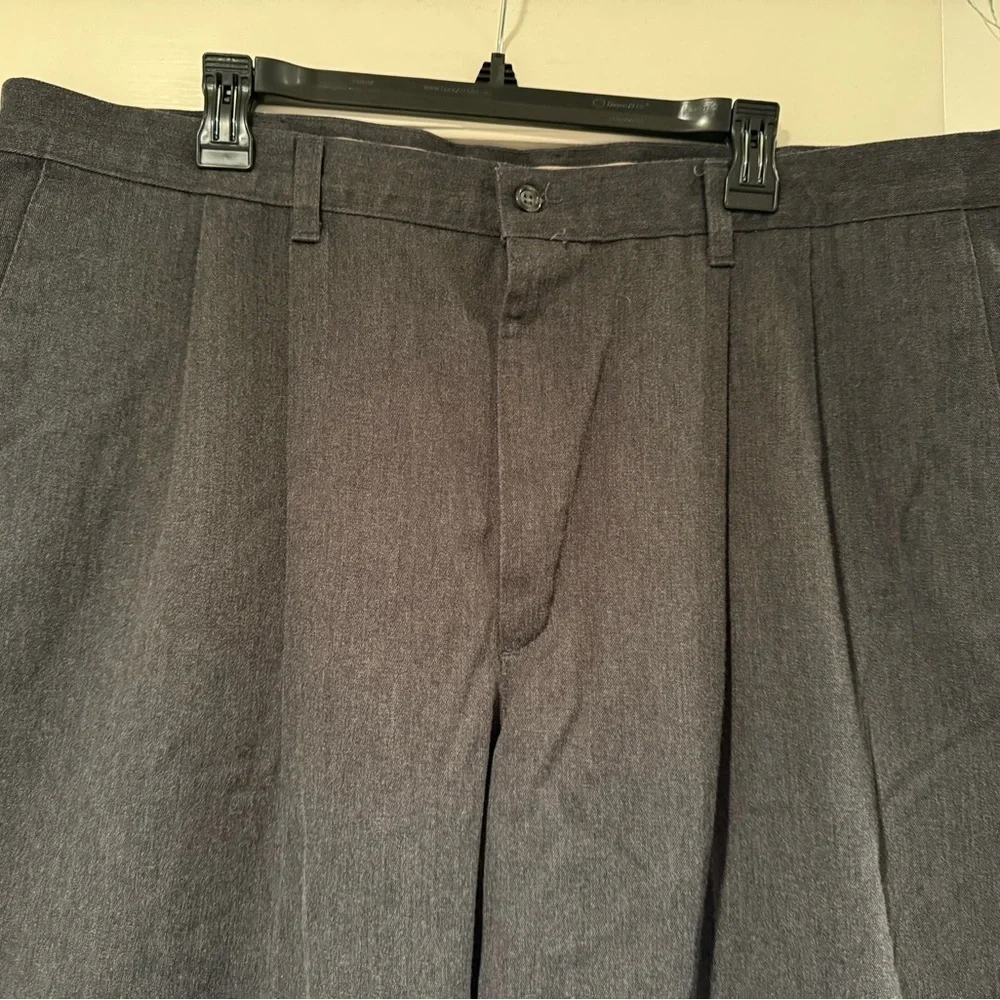 Dockers No Wrinkle Twill Classic Fit Pleated Pants in Charcoal Size 44x30